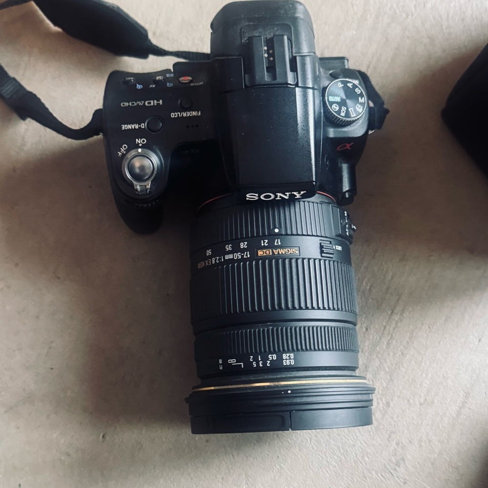 Sony Black DSLR Camera Model SLT A33 w/ large aperture lens, Battery/Charger - Picture 4 of 13